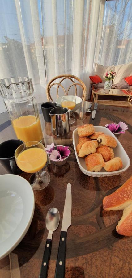 Appartement Entier Au Dessus De Villa, Climatisation Reversible Poele A Bois Tres Chaleureux , Wi Fi Parking Privee Gratuit Situation 500 M, Plage Et Centre Ville 사나리쉬르메르 외부 사진