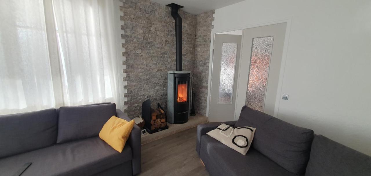Appartement Entier Au Dessus De Villa, Climatisation Reversible Poele A Bois Tres Chaleureux , Wi Fi Parking Privee Gratuit Situation 500 M, Plage Et Centre Ville 사나리쉬르메르 외부 사진